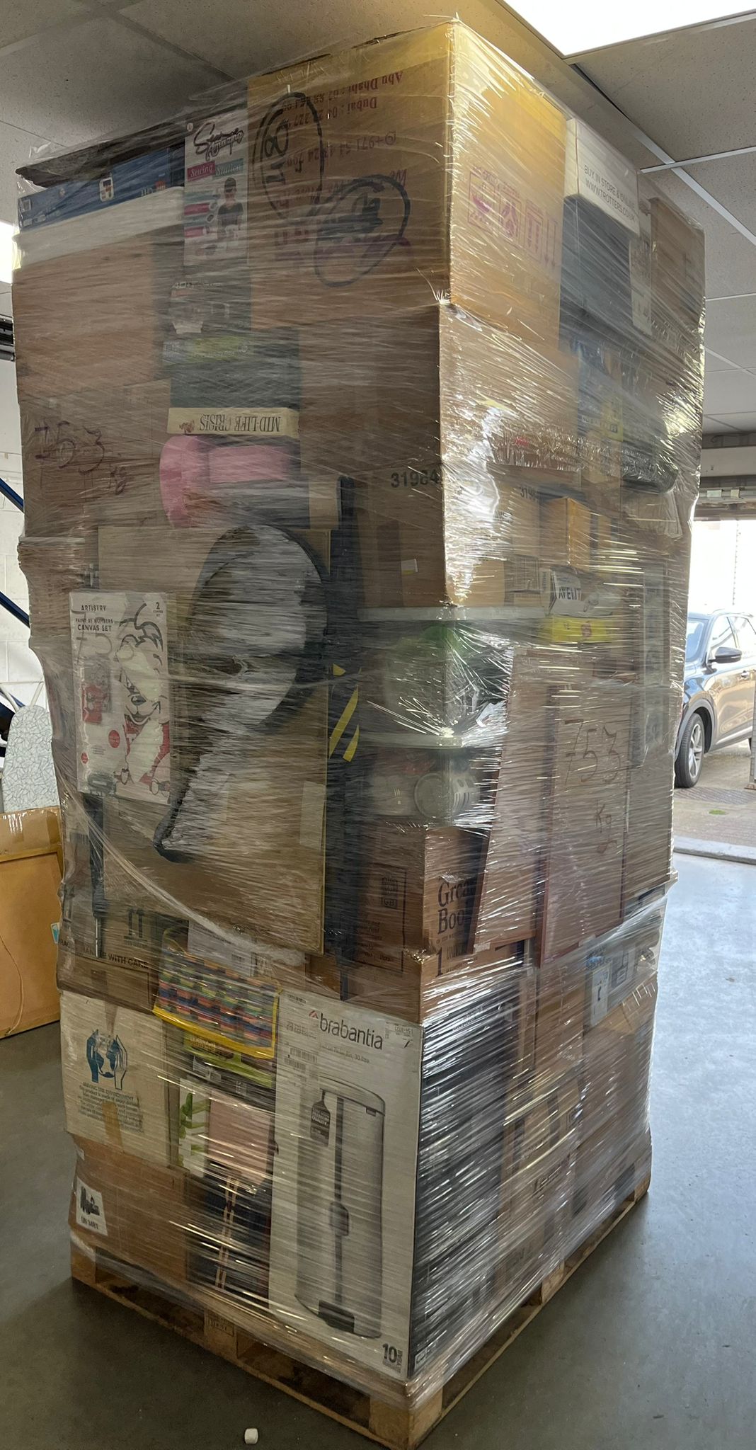 Bric‑a‑brac pallet